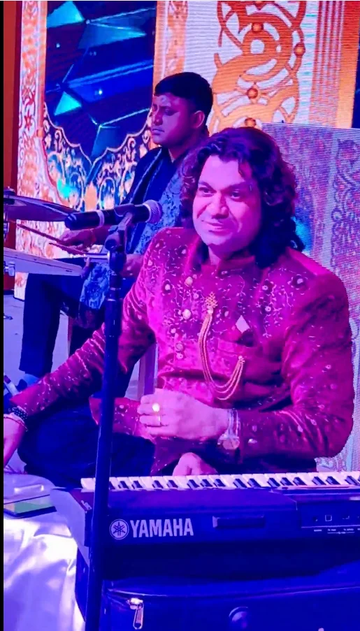 The best live Shayrana Andaz performance by Sameer Khan Niazi, captivating the crowd with his unique style of storytelling through poetry